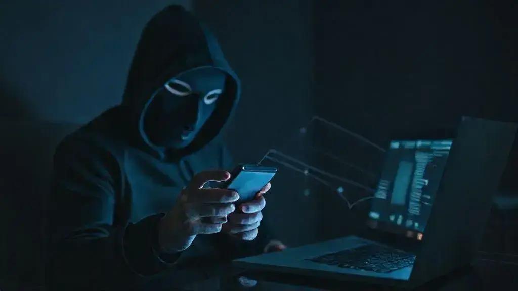 Como a fraude da mão fantasma funciona na prática